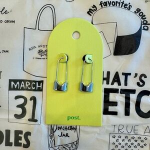Bingpot silver earrings from Post Accessories